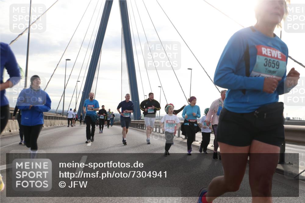 03.10.2024 - Köhlbrandbrückenlauf Jannik Wohlers http://msf.ph/oto/7304941 03.10.2024 09:36:59 Position 1 2371, 3659, 2376 meine-sportfotos.de
