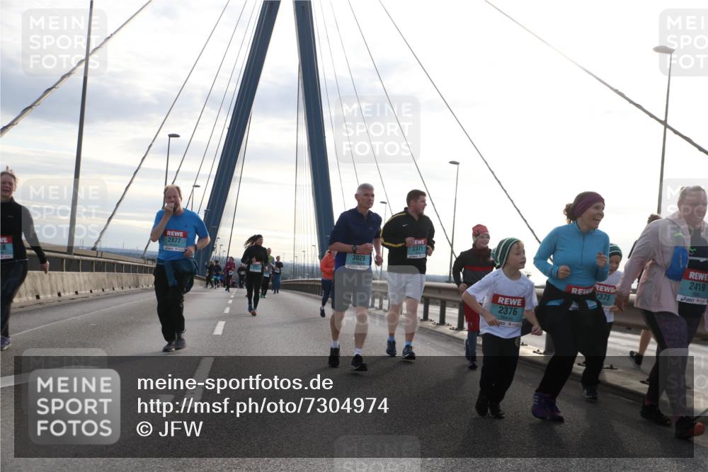 03.10.2024 - Köhlbrandbrückenlauf Jannik Wohlers http://msf.ph/oto/7304974 03.10.2024 09:37:01 Position 1 2877, 2371, 3029, 2419, 375, 2376 meine-sportfotos.de