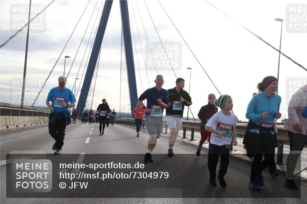 03.10.2024 - Köhlbrandbrückenlauf Jannik Wohlers http://msf.ph/oto/7304979 03.10.2024 09:37:02 Position 1 2872, 2371, 3029, 2887, 2276 meine-sportfotos.de