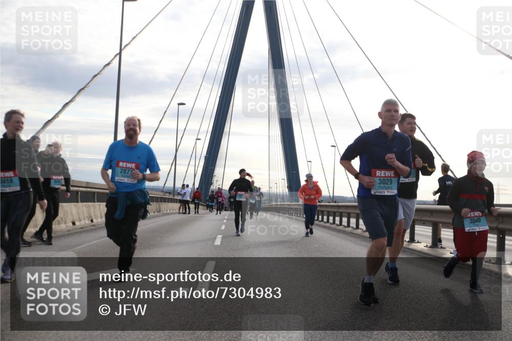 03.10.2024 - Köhlbrandbrückenlauf Jannik Wohlers http://msf.ph/oto/7304983 03.10.2024 09:37:02 Position 1 3418, 3245, 2877, 2887, 3029, 3040 meine-sportfotos.de