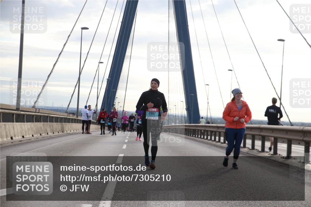 03.10.2024 - Köhlbrandbrückenlauf Jannik Wohlers http://msf.ph/oto/7305210 03.10.2024 09:37:04 Position 1 2887 meine-sportfotos.de