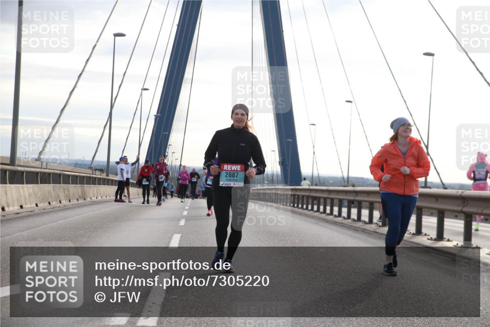 03.10.2024 - Köhlbrandbrückenlauf Jannik Wohlers http://msf.ph/oto/7305220 03.10.2024 09:37:05 Position 1 2887 meine-sportfotos.de