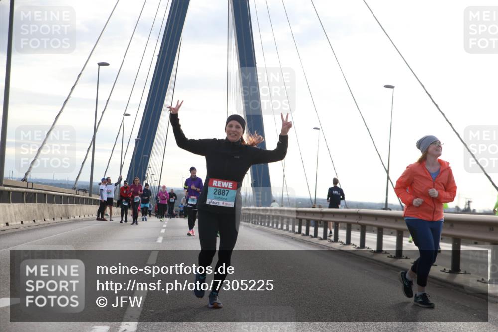 03.10.2024 - Köhlbrandbrückenlauf Jannik Wohlers http://msf.ph/oto/7305225 03.10.2024 09:37:06 Position 1 2887 meine-sportfotos.de