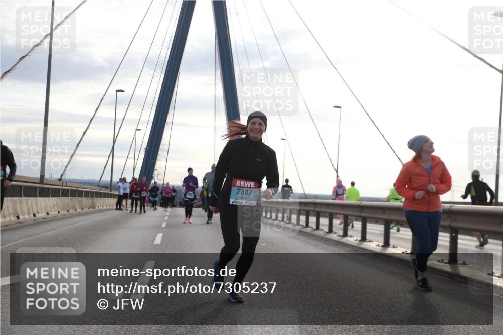 03.10.2024 - Köhlbrandbrückenlauf Jannik Wohlers http://msf.ph/oto/7305237 03.10.2024 09:37:06 Position 1 2887 meine-sportfotos.de