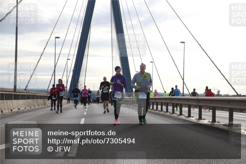 03.10.2024 - Köhlbrandbrückenlauf Jannik Wohlers http://msf.ph/oto/7305494 03.10.2024 09:37:11 Position 1 3372, 3462, 9449 meine-sportfotos.de