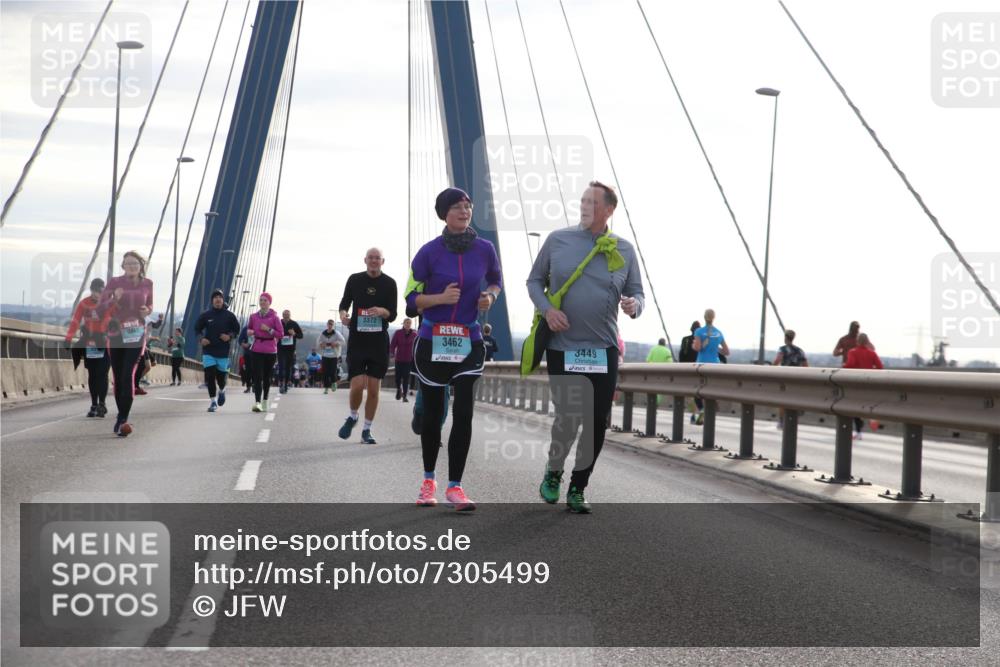 03.10.2024 - Köhlbrandbrückenlauf Jannik Wohlers http://msf.ph/oto/7305499 03.10.2024 09:37:11 Position 1 3372, 3462, 3449 meine-sportfotos.de