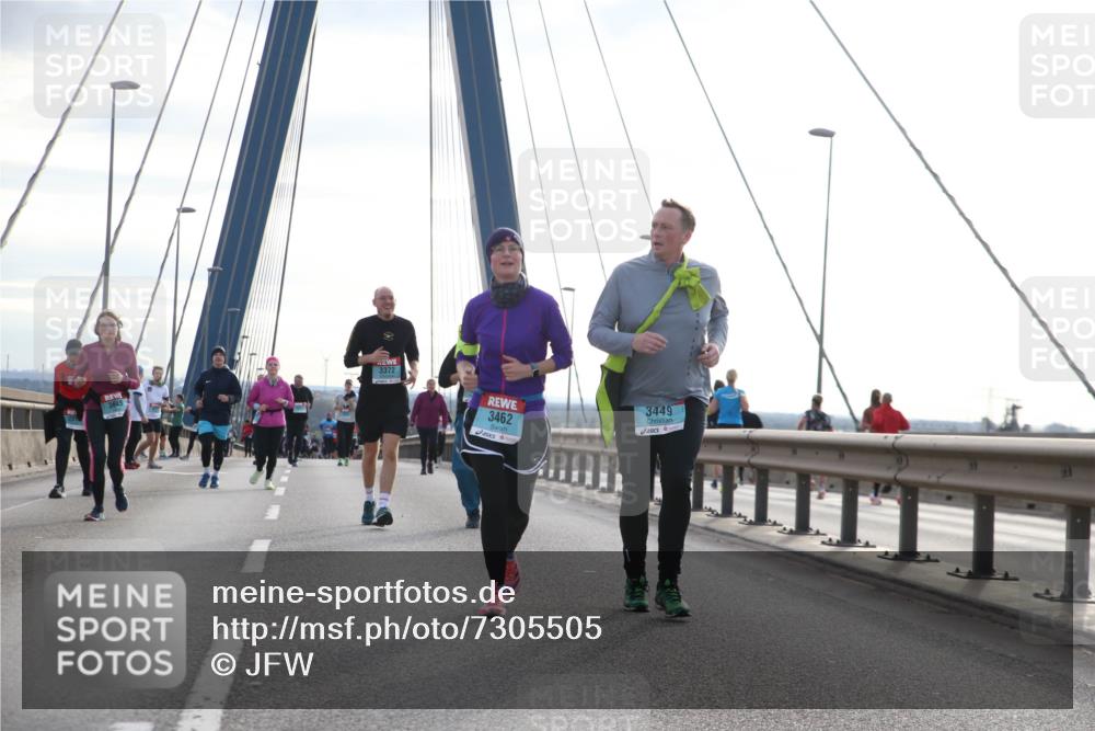 03.10.2024 - Köhlbrandbrückenlauf Jannik Wohlers http://msf.ph/oto/7305505 03.10.2024 09:37:12 Position 1 3372, 3462, 3449 meine-sportfotos.de