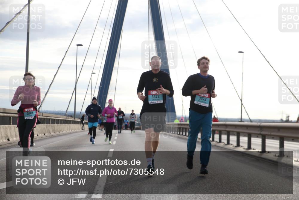 03.10.2024 - Köhlbrandbrückenlauf Jannik Wohlers http://msf.ph/oto/7305548 03.10.2024 09:37:15 Position 1 3645, 3372, 3373 meine-sportfotos.de