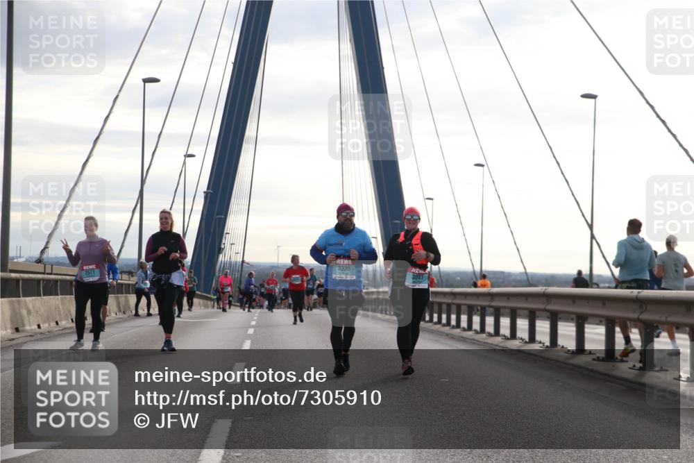 03.10.2024 - Köhlbrandbrückenlauf Jannik Wohlers http://msf.ph/oto/7305910 03.10.2024 09:37:43 Position 1 2571, 3336, 3041 meine-sportfotos.de