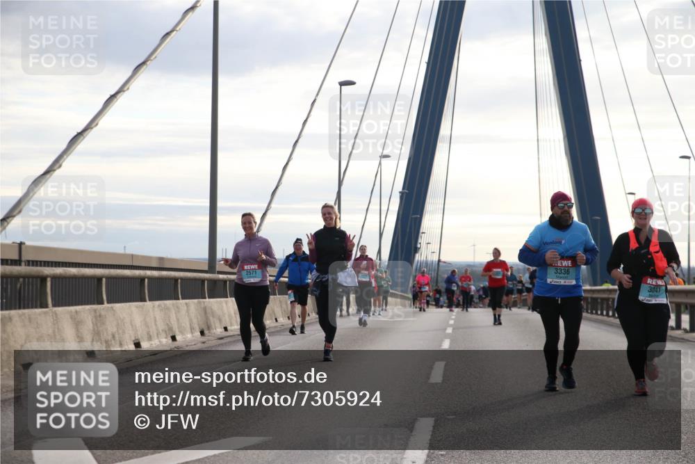 03.10.2024 - Köhlbrandbrückenlauf Jannik Wohlers http://msf.ph/oto/7305924 03.10.2024 09:37:44 Position 1 2571, 3336, 3041 meine-sportfotos.de