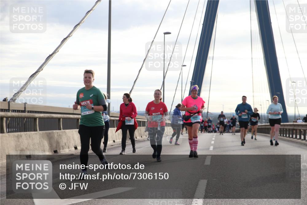 03.10.2024 - Köhlbrandbrückenlauf Jannik Wohlers http://msf.ph/oto/7306150 03.10.2024 09:37:59 Position 1 33, 3001, 3608 meine-sportfotos.de