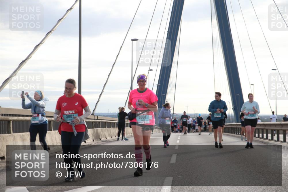 03.10.2024 - Köhlbrandbrückenlauf Jannik Wohlers http://msf.ph/oto/7306176 03.10.2024 09:38:01 Position 1 3001, 3608, 2690, 2714 meine-sportfotos.de