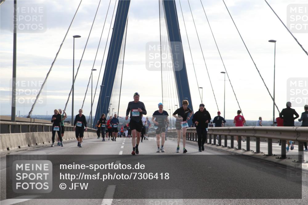03.10.2024 - Köhlbrandbrückenlauf Jannik Wohlers http://msf.ph/oto/7306418 03.10.2024 09:38:12 Position 1 3624 meine-sportfotos.de