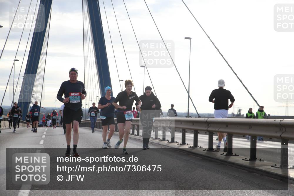 03.10.2024 - Köhlbrandbrückenlauf Jannik Wohlers http://msf.ph/oto/7306475 03.10.2024 09:38:15 Position 1 3624, 3616 meine-sportfotos.de