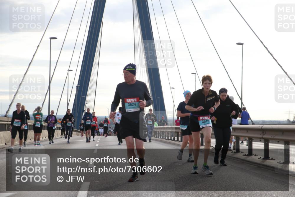 03.10.2024 - Köhlbrandbrückenlauf Jannik Wohlers http://msf.ph/oto/7306602 03.10.2024 09:38:16 Position 1 2934, 3624, 3616 meine-sportfotos.de