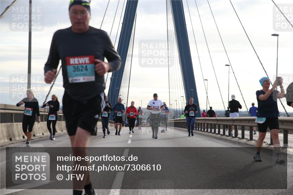 03.10.2024 - Köhlbrandbrückenlauf Jannik Wohlers http://msf.ph/oto/7306610 03.10.2024 09:38:18 Position 1 2934, 2838, 3624, 3131, 3023 meine-sportfotos.de
