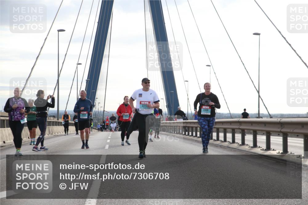 03.10.2024 - Köhlbrandbrückenlauf Jannik Wohlers http://msf.ph/oto/7306708 03.10.2024 09:38:22 Position 1 2815, 3315, 3406 meine-sportfotos.de