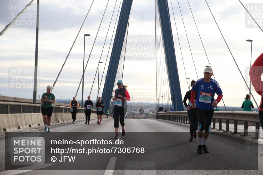 03.10.2024 - Köhlbrandbrückenlauf Jannik Wohlers http://msf.ph/oto/7306768 03.10.2024 09:38:29 Position 1 3121, 3471 meine-sportfotos.de