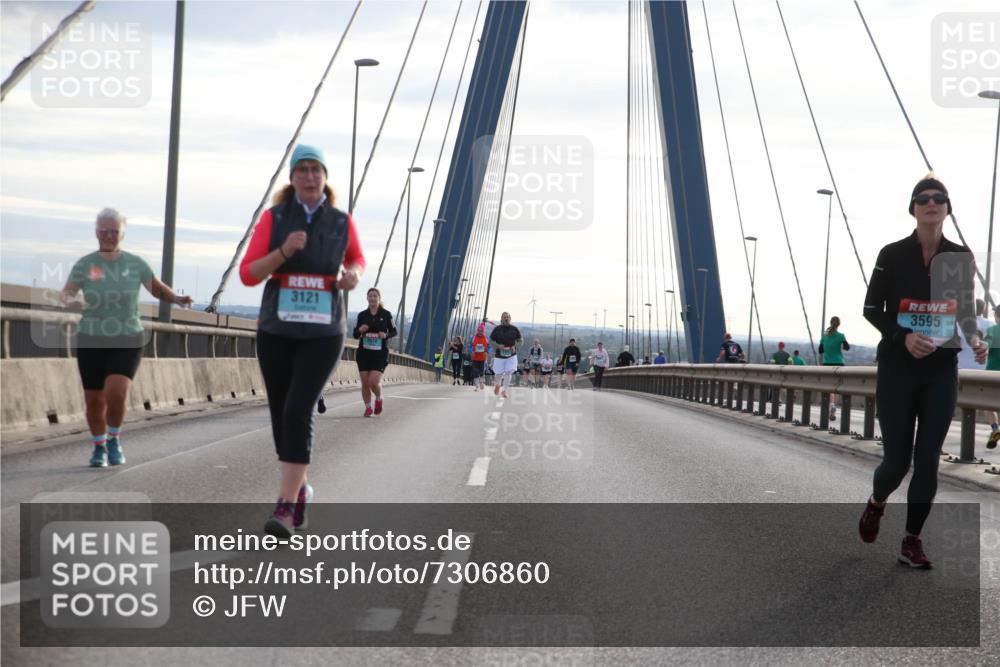 03.10.2024 - Köhlbrandbrückenlauf Jannik Wohlers http://msf.ph/oto/7306860 03.10.2024 09:38:32 Position 1 3121, 3574, 3595 meine-sportfotos.de