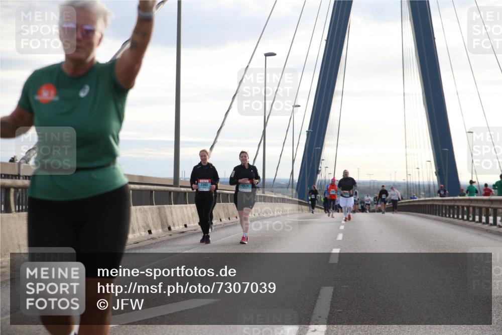 03.10.2024 - Köhlbrandbrückenlauf Jannik Wohlers http://msf.ph/oto/7307039 03.10.2024 09:38:35 Position 1 2393, 3574 meine-sportfotos.de