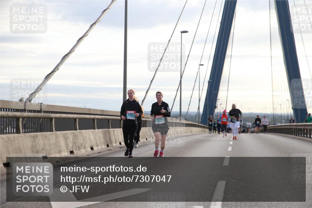 03.10.2024 - Köhlbrandbrückenlauf Jannik Wohlers http://msf.ph/oto/7307047 03.10.2024 09:38:36 Position 1 2393, 3574 meine-sportfotos.de