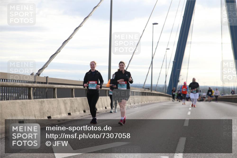 03.10.2024 - Köhlbrandbrückenlauf Jannik Wohlers http://msf.ph/oto/7307058 03.10.2024 09:38:38 Position 1 2393, 3574 meine-sportfotos.de