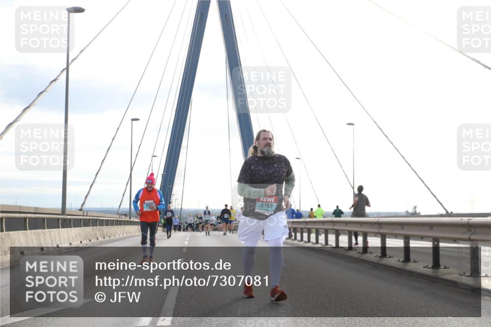 03.10.2024 - Köhlbrandbrückenlauf Jannik Wohlers http://msf.ph/oto/7307081 03.10.2024 09:38:48 Position 1 3304, 2165 meine-sportfotos.de