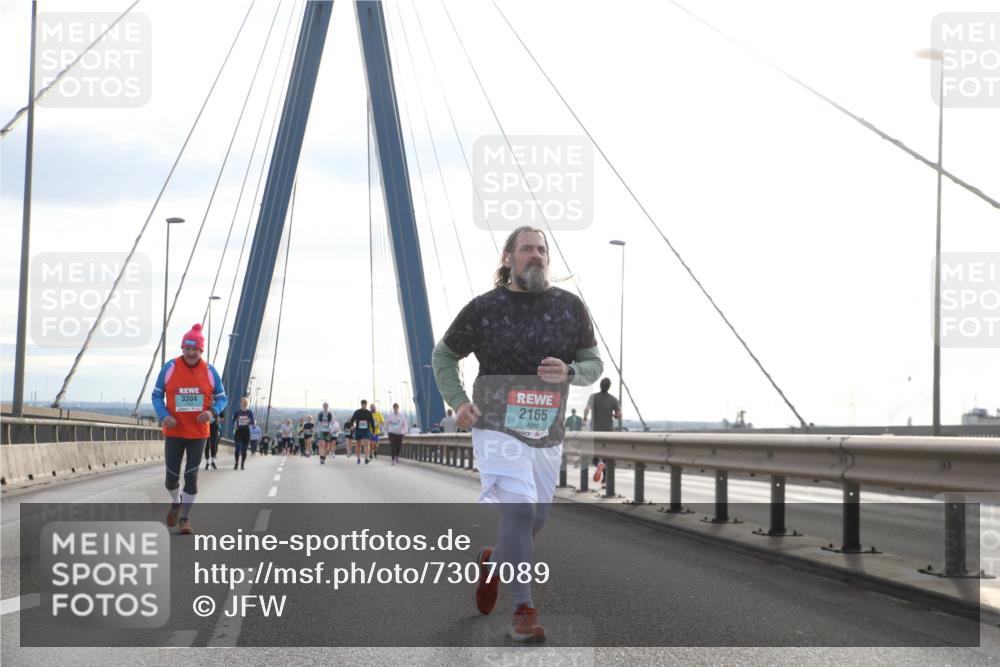 03.10.2024 - Köhlbrandbrückenlauf Jannik Wohlers http://msf.ph/oto/7307089 03.10.2024 09:38:48 Position 1 3304, 2165 meine-sportfotos.de
