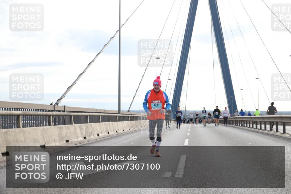 03.10.2024 - Köhlbrandbrückenlauf Jannik Wohlers http://msf.ph/oto/7307100 03.10.2024 09:38:50 Position 1 3304 meine-sportfotos.de