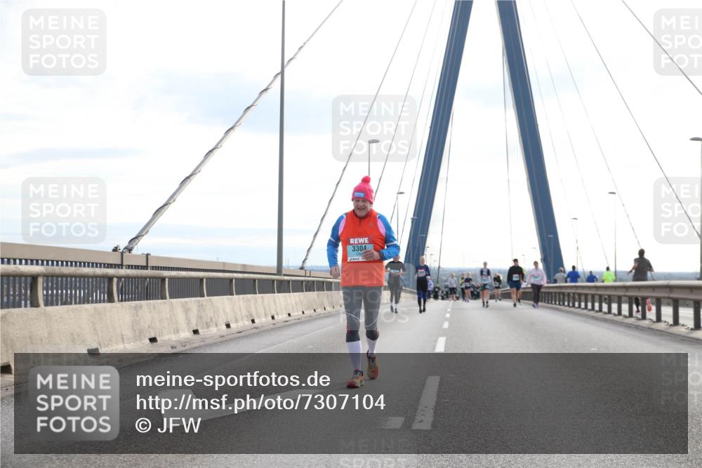 03.10.2024 - Köhlbrandbrückenlauf Jannik Wohlers http://msf.ph/oto/7307104 03.10.2024 09:38:50 Position 1 3304 meine-sportfotos.de