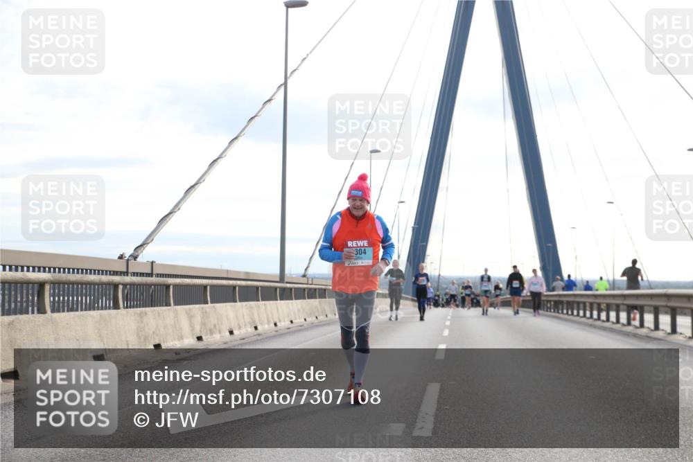 03.10.2024 - Köhlbrandbrückenlauf Jannik Wohlers http://msf.ph/oto/7307108 03.10.2024 09:38:50 Position 1 304 meine-sportfotos.de