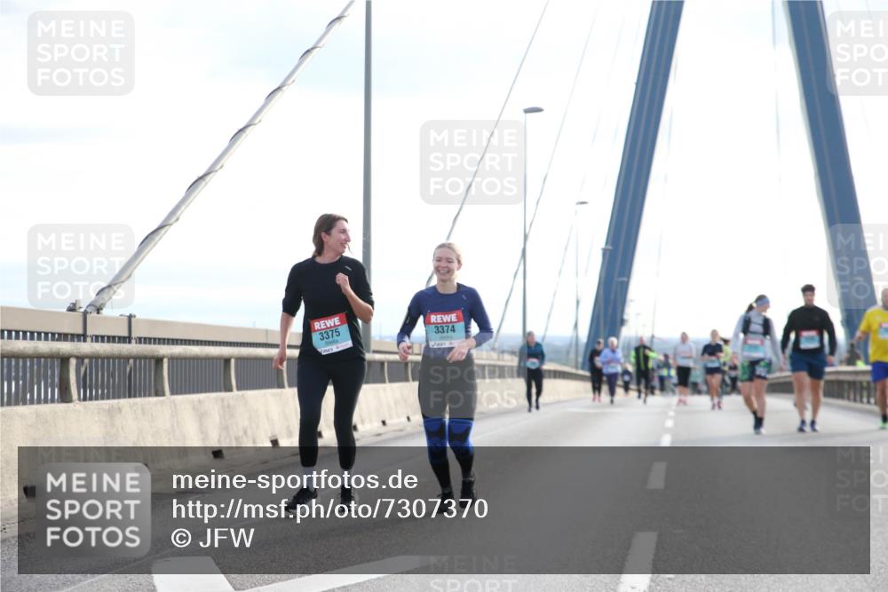 03.10.2024 - Köhlbrandbrückenlauf Jannik Wohlers http://msf.ph/oto/7307370 03.10.2024 09:38:59 Position 1 3375, 3374 meine-sportfotos.de