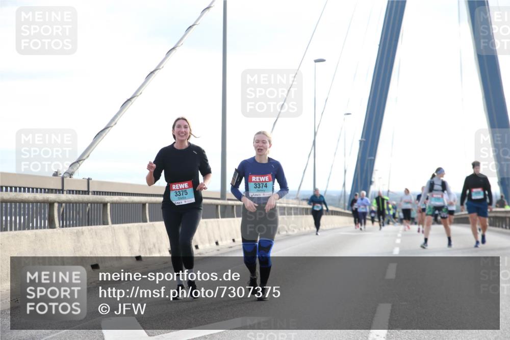 03.10.2024 - Köhlbrandbrückenlauf Jannik Wohlers http://msf.ph/oto/7307375 03.10.2024 09:38:59 Position 1 3375, 3374 meine-sportfotos.de