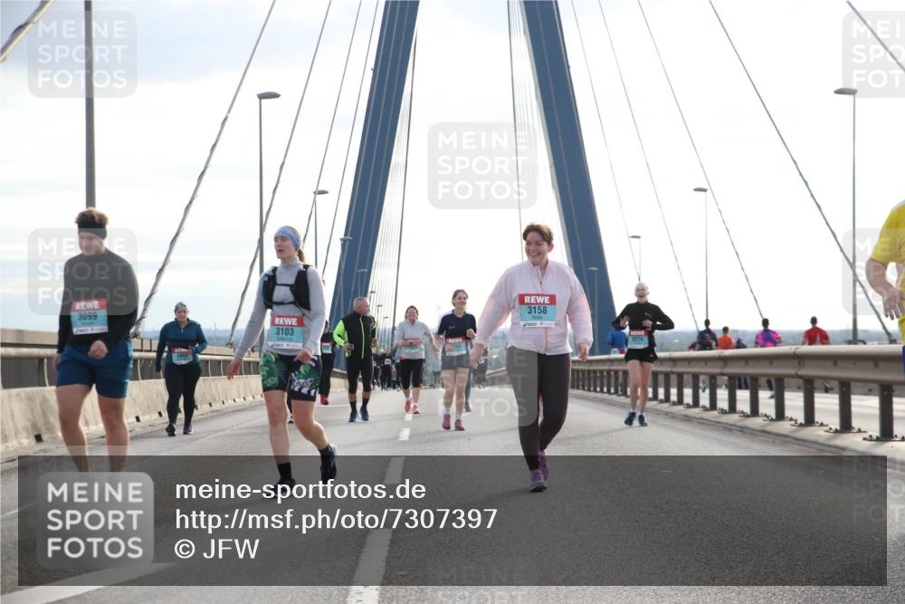 03.10.2024 - Köhlbrandbrückenlauf Jannik Wohlers http://msf.ph/oto/7307397 03.10.2024 09:39:05 Position 1 3099, 3103, 285, 3158, 3278 meine-sportfotos.de