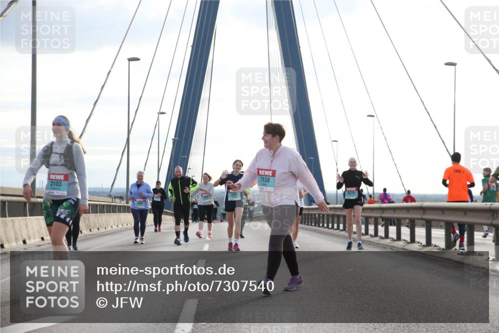 03.10.2024 - Köhlbrandbrückenlauf Jannik Wohlers http://msf.ph/oto/7307540 03.10.2024 09:39:07 Position 1 3103, 3285, 3158, 3278 meine-sportfotos.de