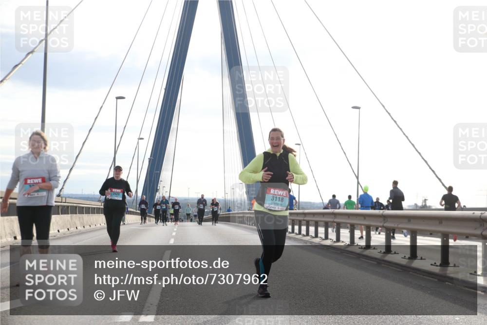 03.10.2024 - Köhlbrandbrückenlauf Jannik Wohlers http://msf.ph/oto/7307962 03.10.2024 09:39:15 Position 1 3118, 3420 meine-sportfotos.de