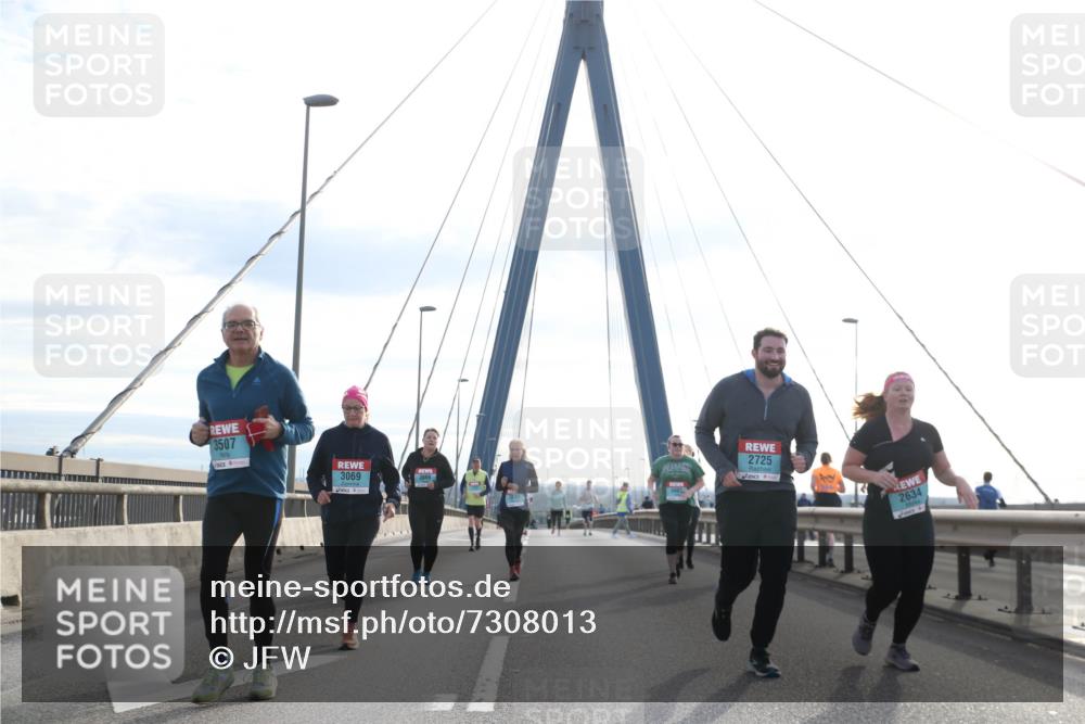 03.10.2024 - Köhlbrandbrückenlauf Jannik Wohlers http://msf.ph/oto/7308013 03.10.2024 09:39:32 Position 1 3507, 3069, 2725, 2634 meine-sportfotos.de