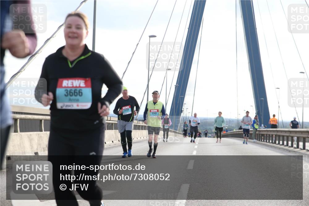 03.10.2024 - Köhlbrandbrückenlauf Jannik Wohlers http://msf.ph/oto/7308052 03.10.2024 09:39:37 Position 1 3666, 3209, 3243 meine-sportfotos.de