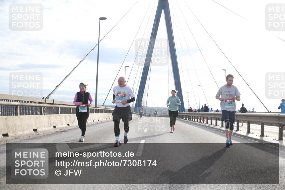 03.10.2024 - Köhlbrandbrückenlauf Jannik Wohlers http://msf.ph/oto/7308174 03.10.2024 09:39:49 Position 1 3025, 3212, 3480 meine-sportfotos.de