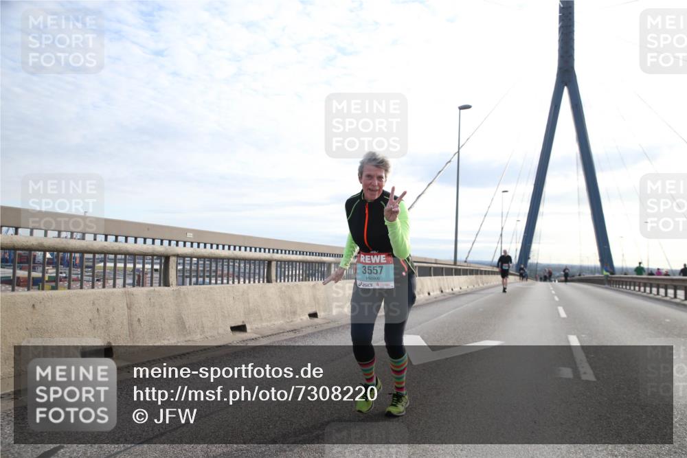 03.10.2024 - Köhlbrandbrückenlauf Jannik Wohlers http://msf.ph/oto/7308220 03.10.2024 09:40:13 Position 1 3557 meine-sportfotos.de