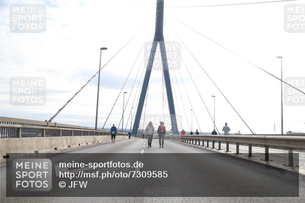 03.10.2024 - Köhlbrandbrückenlauf Jannik Wohlers http://msf.ph/oto/7309585 03.10.2024 09:40:40 Position 1  meine-sportfotos.de