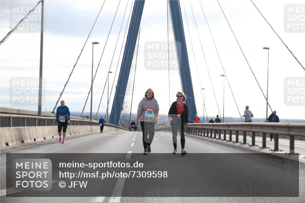 03.10.2024 - Köhlbrandbrückenlauf Jannik Wohlers http://msf.ph/oto/7309598 03.10.2024 09:40:42 Position 1 3180 meine-sportfotos.de
