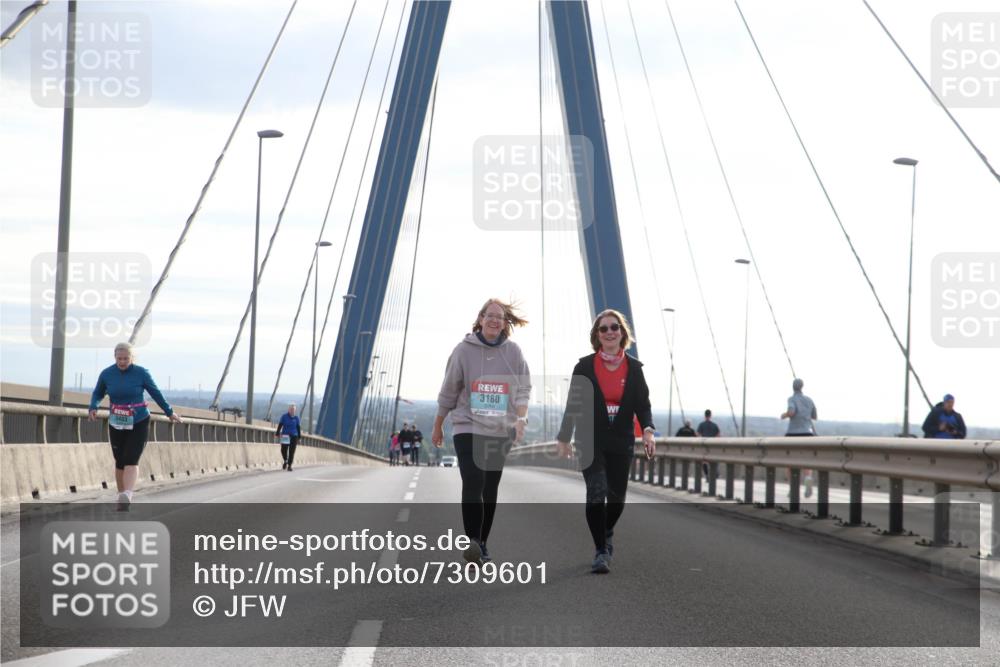 03.10.2024 - Köhlbrandbrückenlauf Jannik Wohlers http://msf.ph/oto/7309601 03.10.2024 09:40:43 Position 1 3403, 3180 meine-sportfotos.de