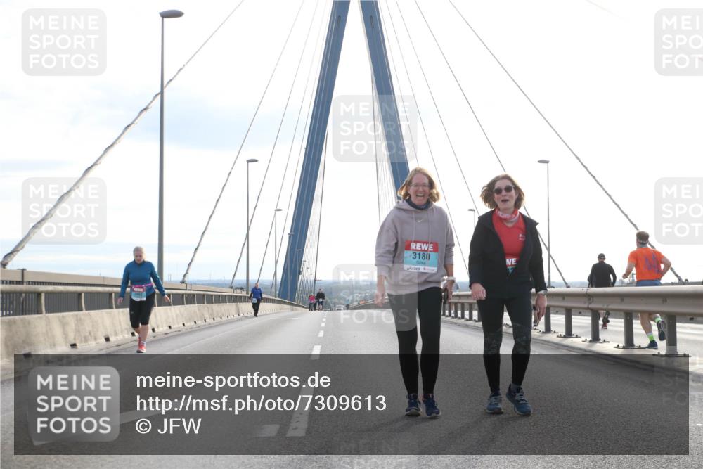03.10.2024 - Köhlbrandbrückenlauf Jannik Wohlers http://msf.ph/oto/7309613 03.10.2024 09:40:46 Position 1 3403, 3180 meine-sportfotos.de