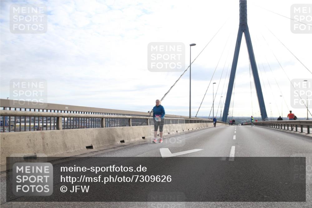 03.10.2024 - Köhlbrandbrückenlauf Jannik Wohlers http://msf.ph/oto/7309626 03.10.2024 09:40:49 Position 1  meine-sportfotos.de