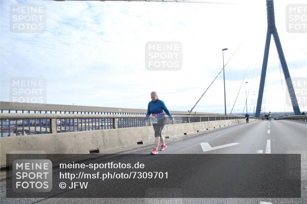 03.10.2024 - Köhlbrandbrückenlauf Jannik Wohlers http://msf.ph/oto/7309701 03.10.2024 09:40:51 Position 1  meine-sportfotos.de