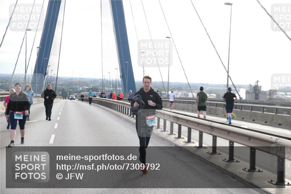 03.10.2024 - Köhlbrandbrückenlauf Jannik Wohlers http://msf.ph/oto/7309792 03.10.2024 09:41:12 Position 1 3566, 3166 meine-sportfotos.de