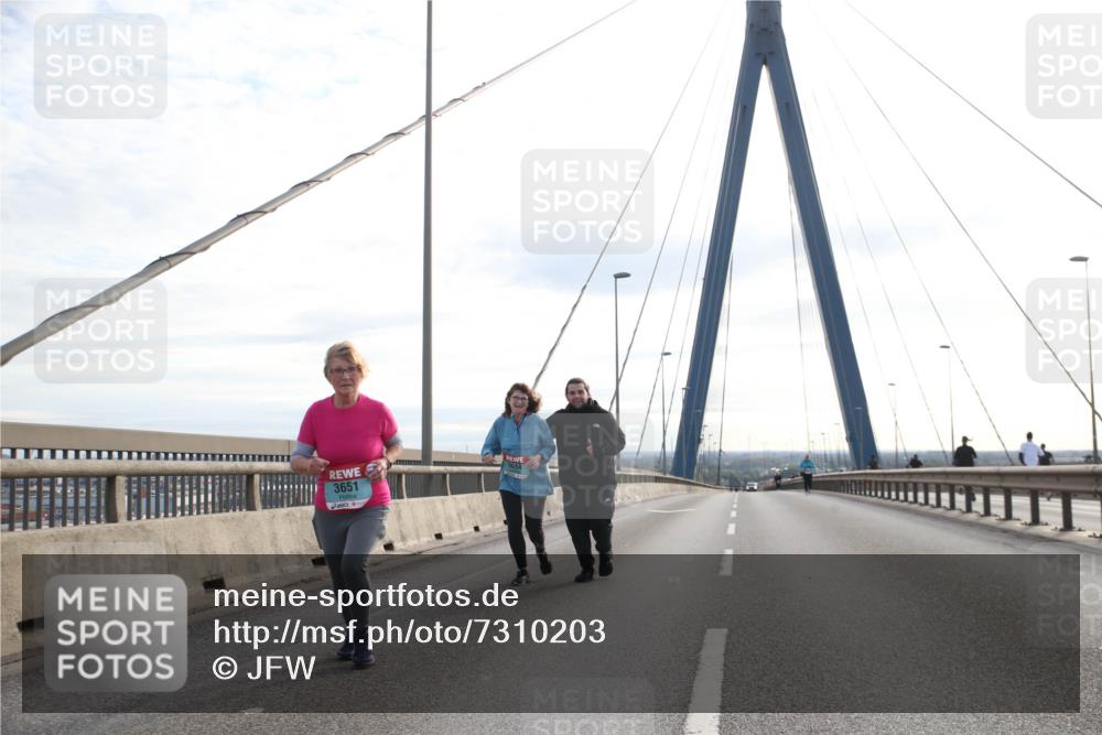 03.10.2024 - Köhlbrandbrückenlauf Jannik Wohlers http://msf.ph/oto/7310203 03.10.2024 09:41:21 Position 1 3651, 3514 meine-sportfotos.de