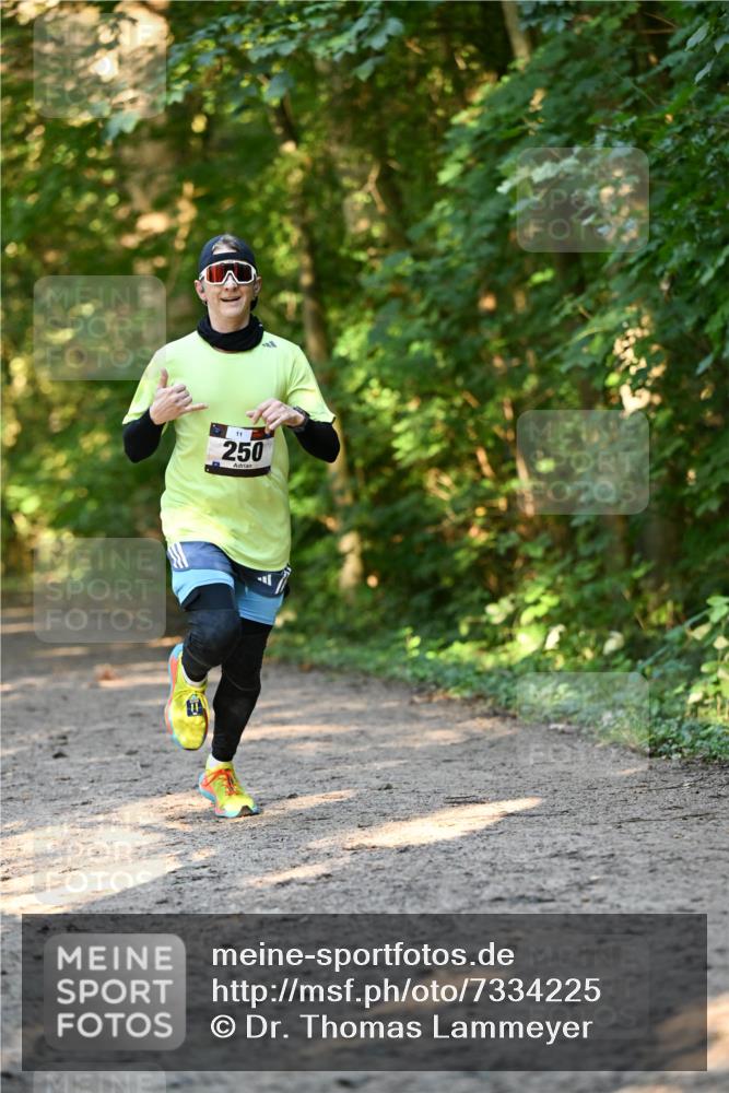 06.10.2024 - Bramfelder Halbmarathon 2024 Dr. Thomas Lammeyer http://msf.ph/oto/7334225 06.10.2024 09:49:29 Laufen 11, 250 meine-sportfotos.de