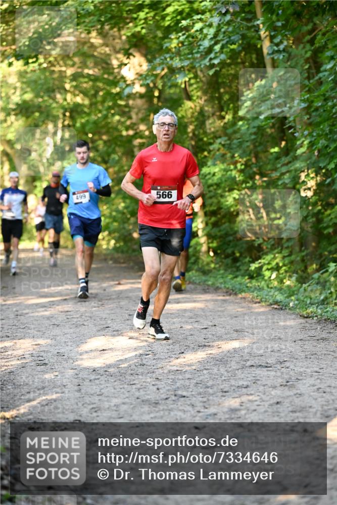06.10.2024 - Bramfelder Halbmarathon 2024 Dr. Thomas Lammeyer http://msf.ph/oto/7334646 06.10.2024 09:51:53 Laufen 499, 566 meine-sportfotos.de